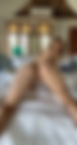 OnlyFans.com - Jia Lissa/jia_lissa-01-10-2020-130201472-Naked booty shakes in bed I m a bed company.mp4