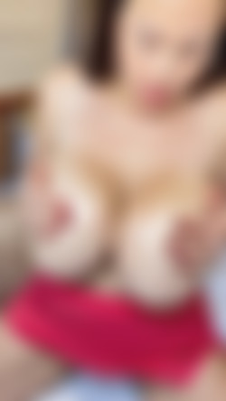 [OnlyFans.com] BustyEmily - SiteRip/Cover.gif